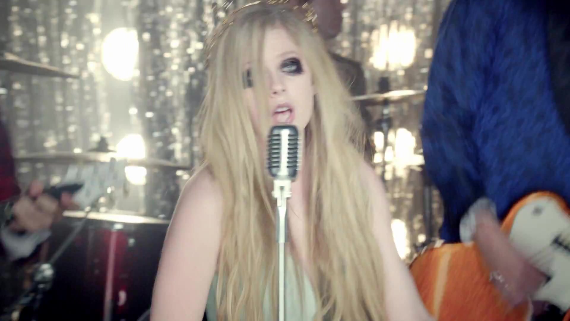 HeresToNeverGrowingUp-Avril-Rockcom_181.jpg