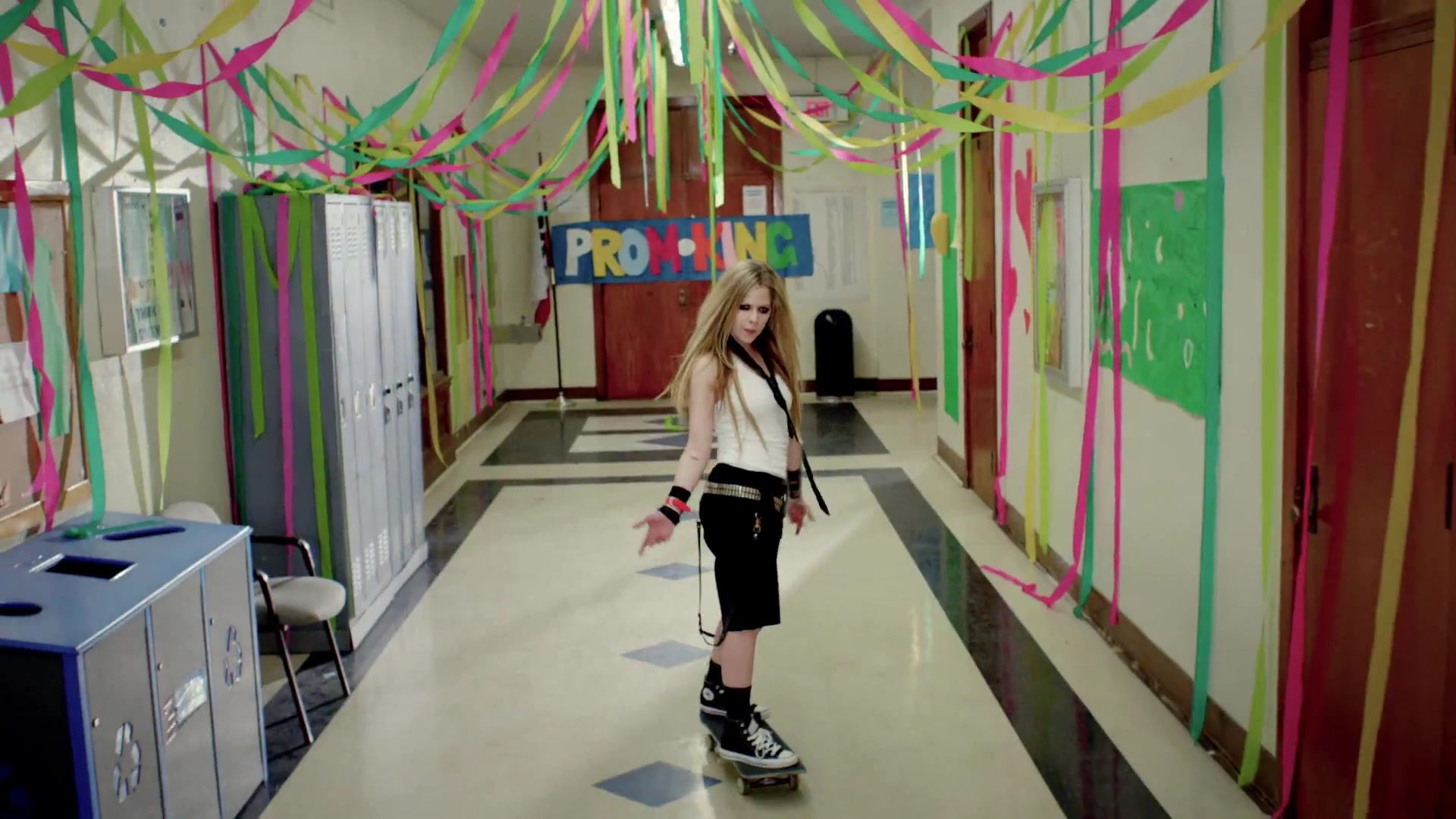 HeresToNeverGrowingUp-Avril-Rockcom_313.jpg