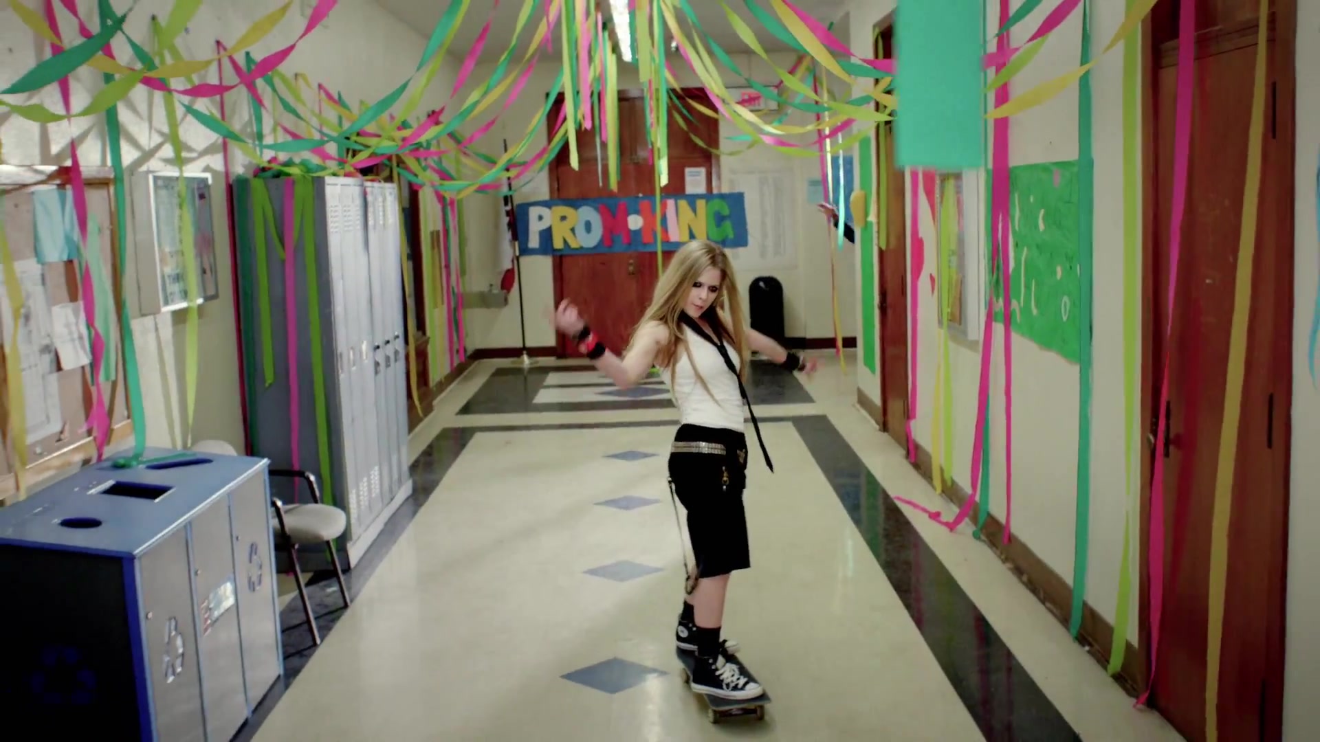 HeresToNeverGrowingUp-Avril-Rockcom_314.jpg