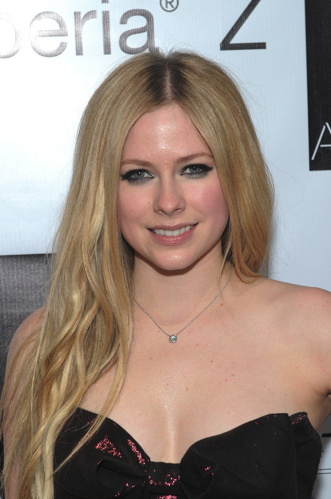 AvrilLavignePartyRelease06.jpg