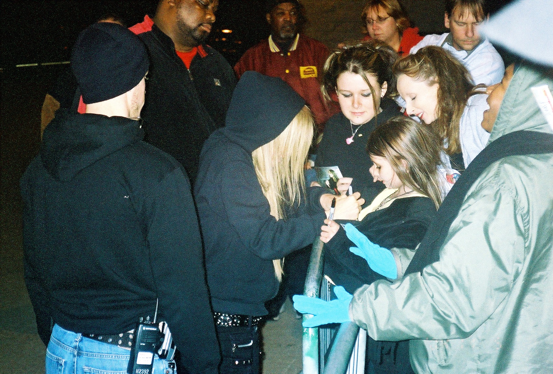 avrilsigning.jpg