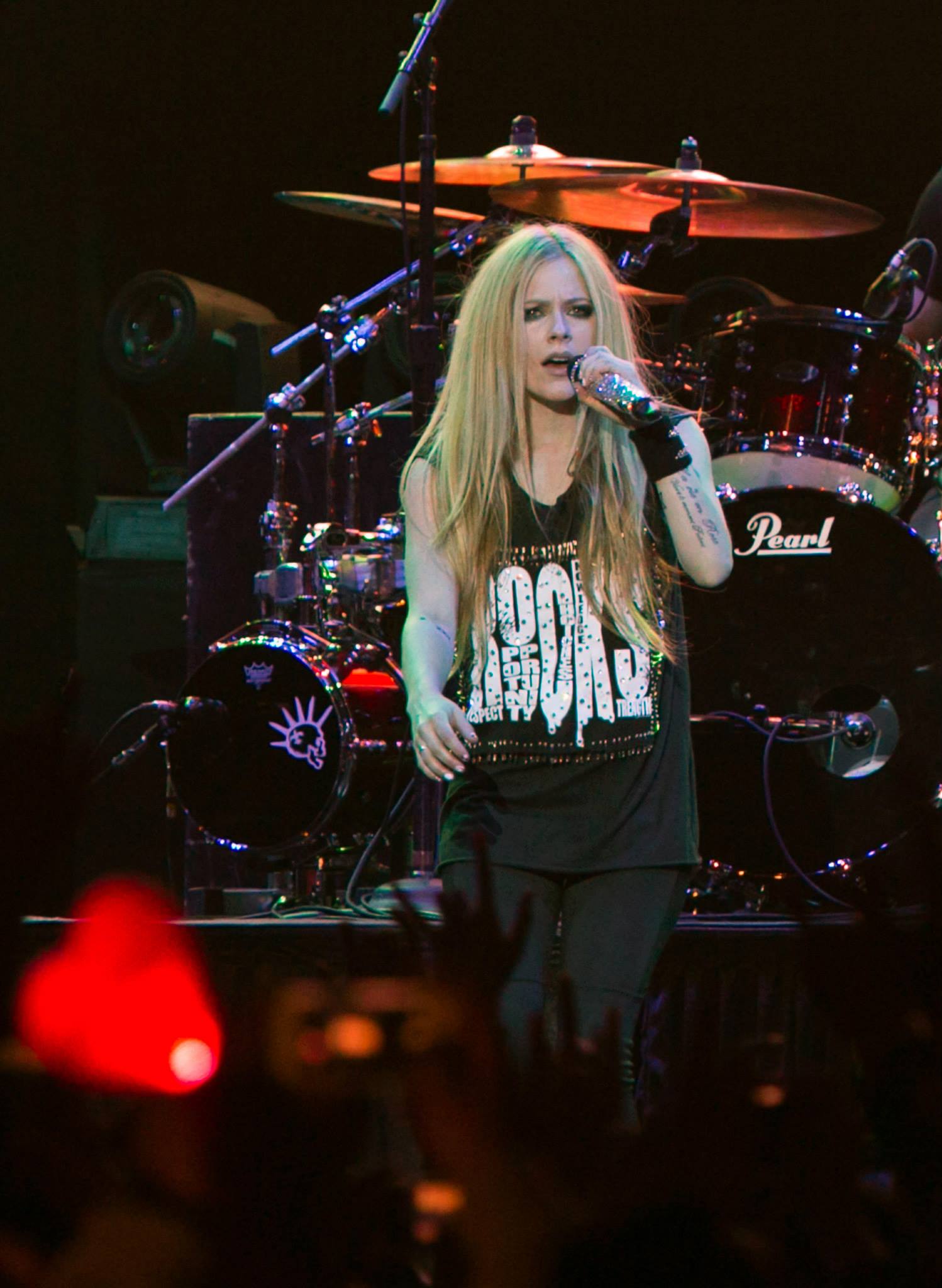 Avril-Lavigne-image-avril-lavigne-36688435-1498-2048.jpg