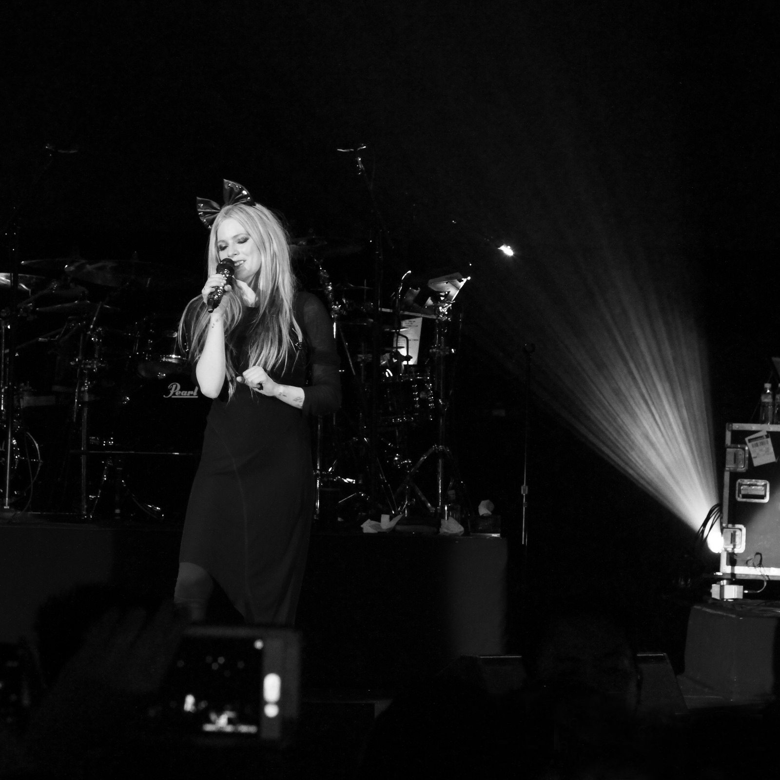 Avril-Lavigne-image-avril-lavigne-36688835-1600-1600.png