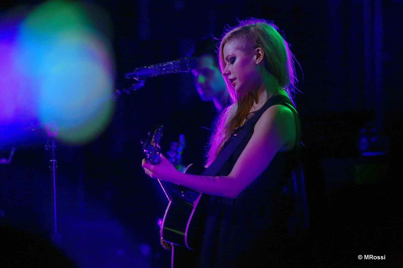 avrillavignetoursaopaulo29042014_281829.jpg