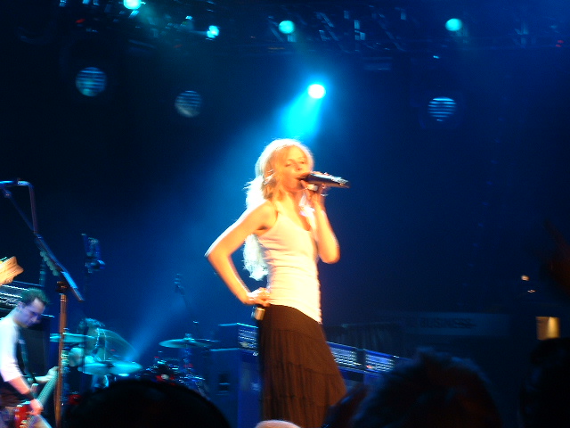 AvrilLavigneBonez05040.jpg