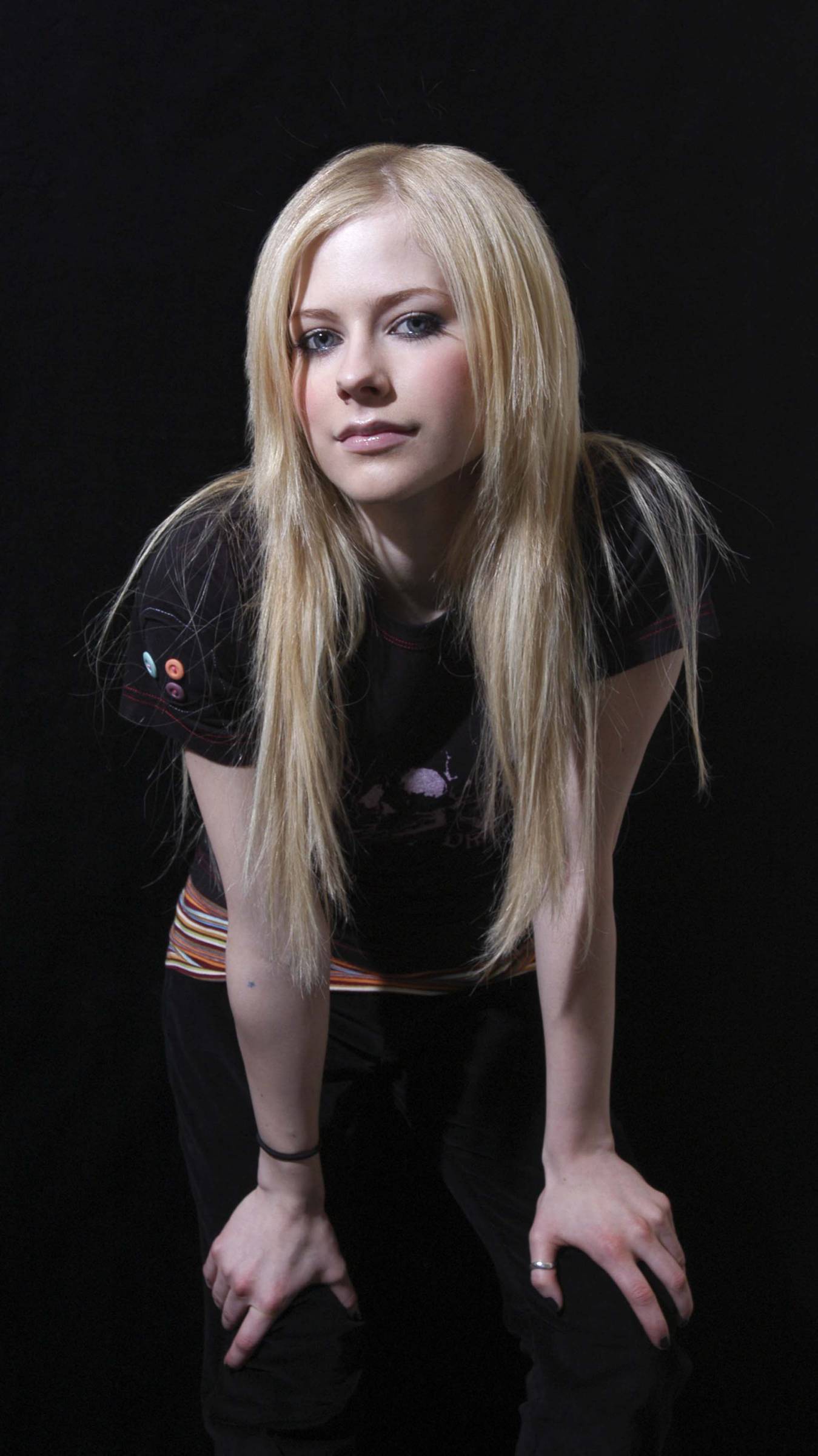 avril51jc0yw.jpg