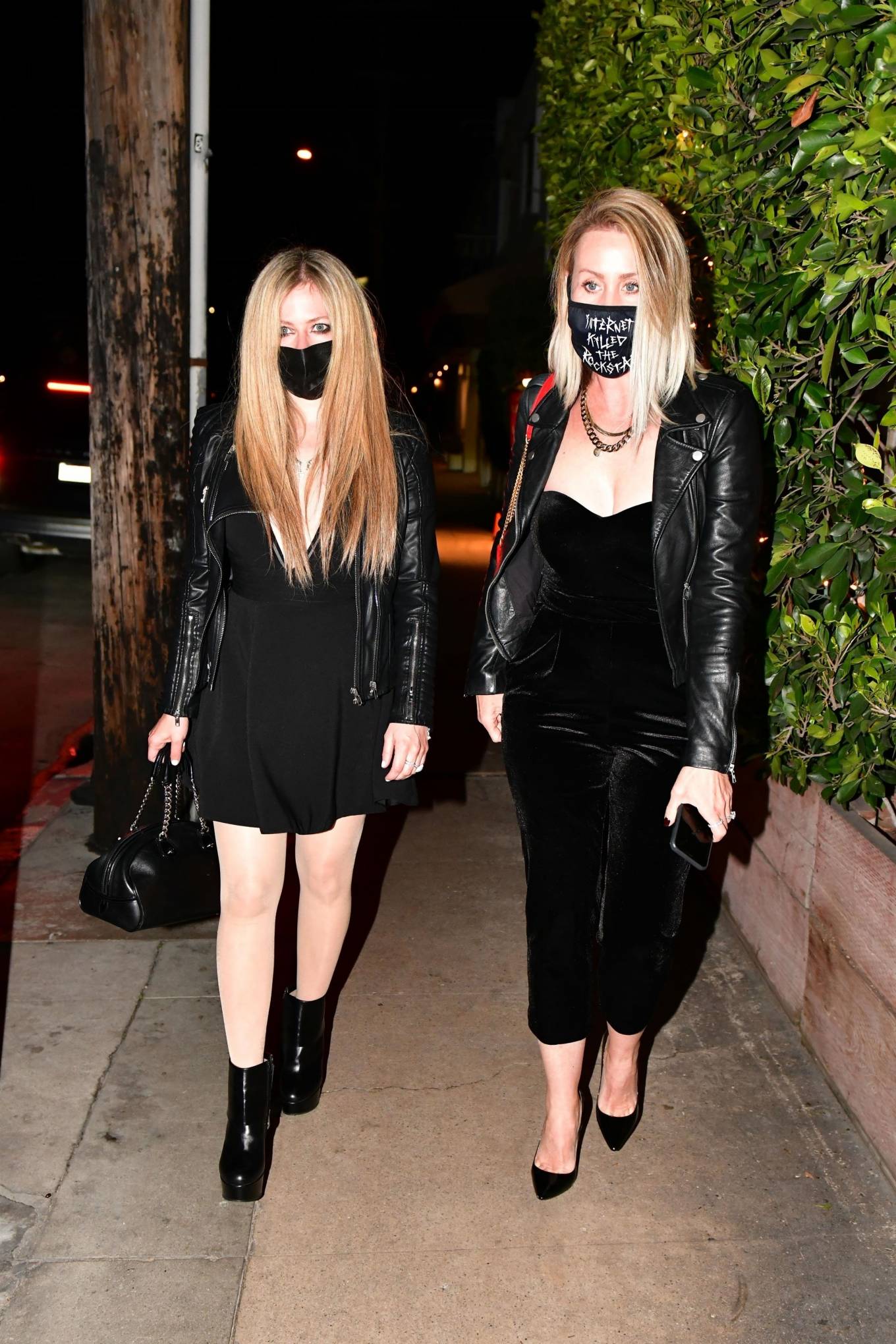 Avril-Lavigne---Out-for-a-dinner-at-Giorgio-Baldi-in-Santa-Monica-06.jpg
