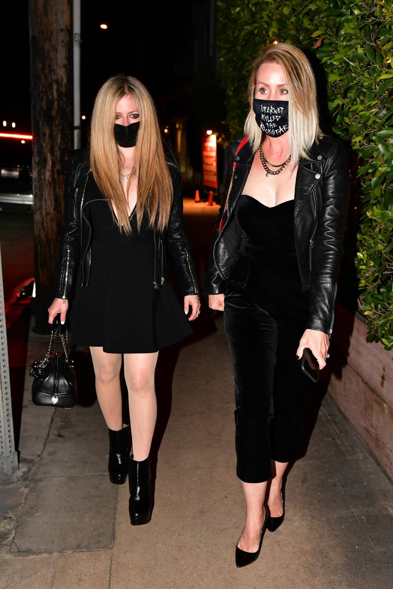 Avril-Lavigne---Out-for-a-dinner-at-Giorgio-Baldi-in-Santa-Monica-09.jpg