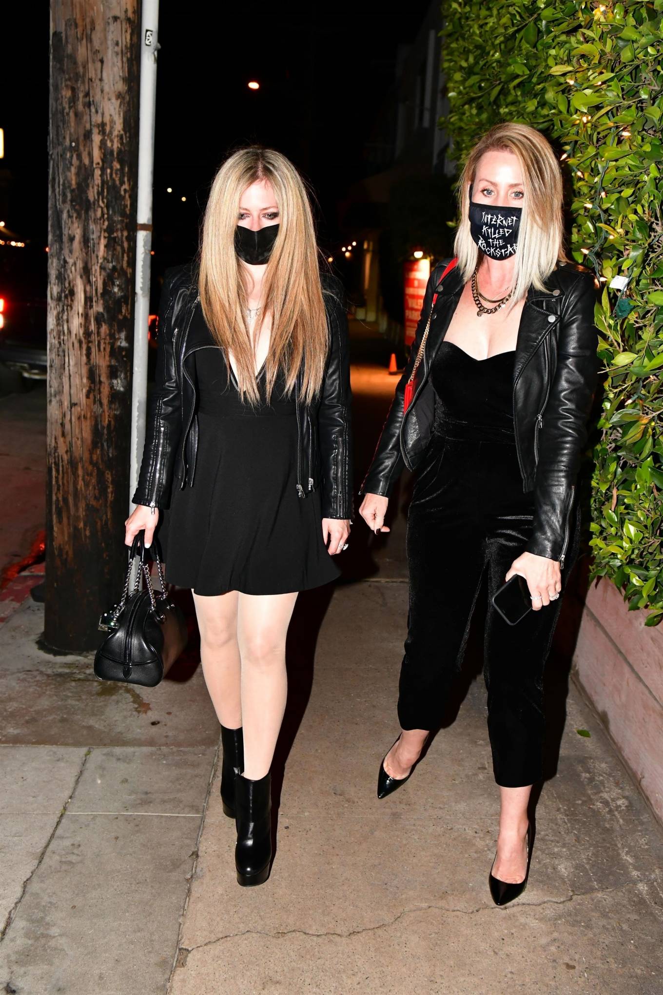 Avril-Lavigne---Out-for-a-dinner-at-Giorgio-Baldi-in-Santa-Monica-10.jpg