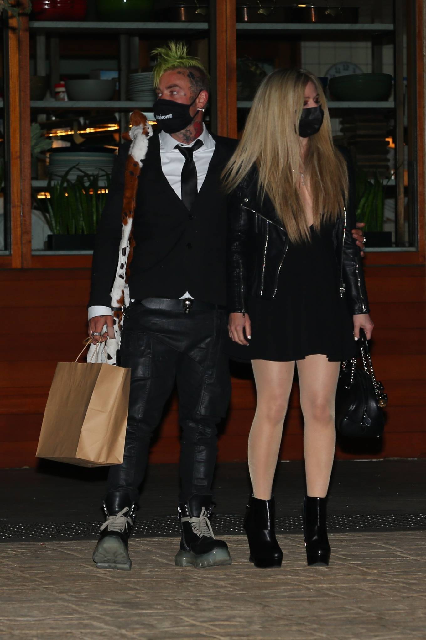 Avril-Lavigne---Out-for-a-dinner-at-Giorgio-Baldi-in-Santa-Monica-15.jpg