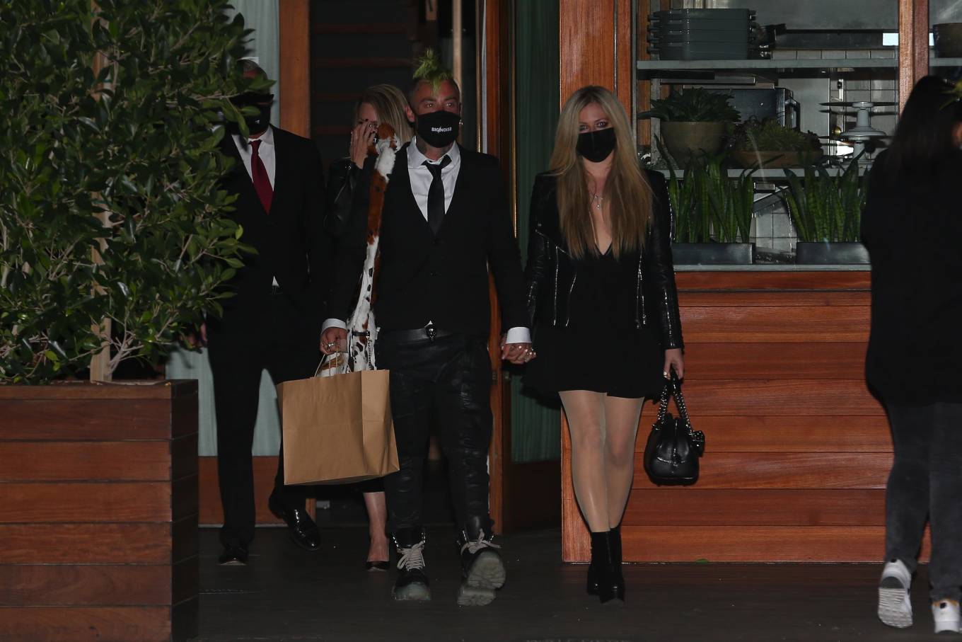 Avril-Lavigne---Out-for-a-dinner-at-Giorgio-Baldi-in-Santa-Monica-22.jpg